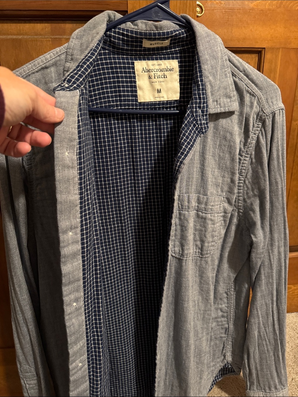 Abercrombie & Fitch Men’s Light Blue Casual Button-Down Shirt - Picture 7 of 7